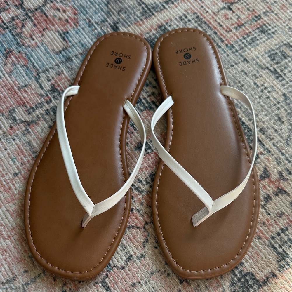 Shade & Shore Tan and White Flip Flop Sandals